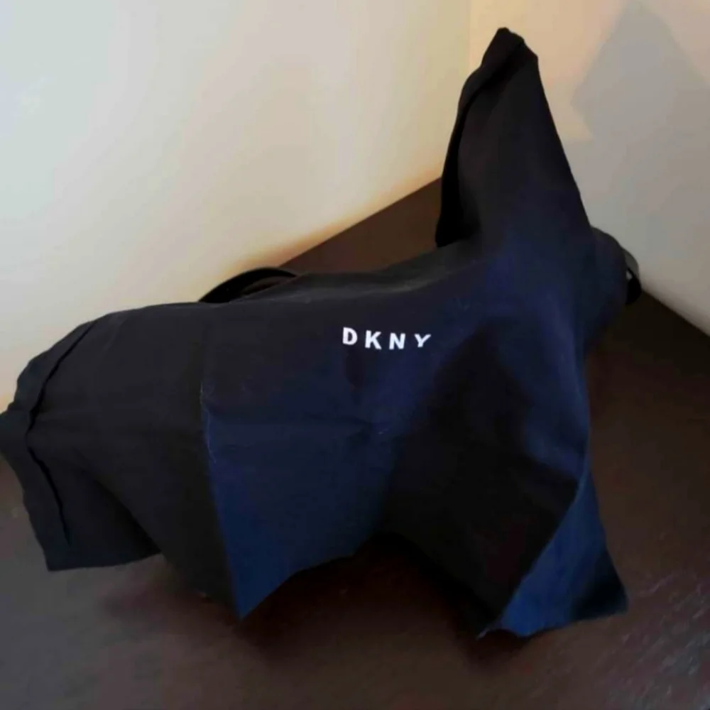 DKNY Purse Handbag - Picture 8 of 8
